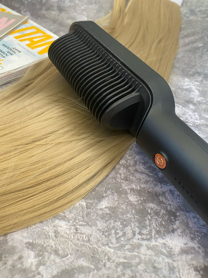 Escova Alisadora Profissional Alisa, Seca, Hidrata, Modela e Anti-Frizz - Bivolt Super Straight